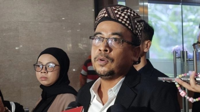 Polemik Gufroni dan pembelaan terhadap Charlie